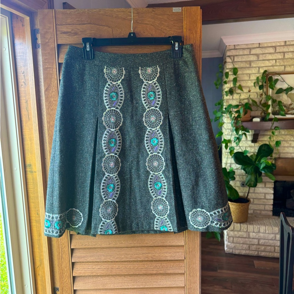 Wool embroidered skirt